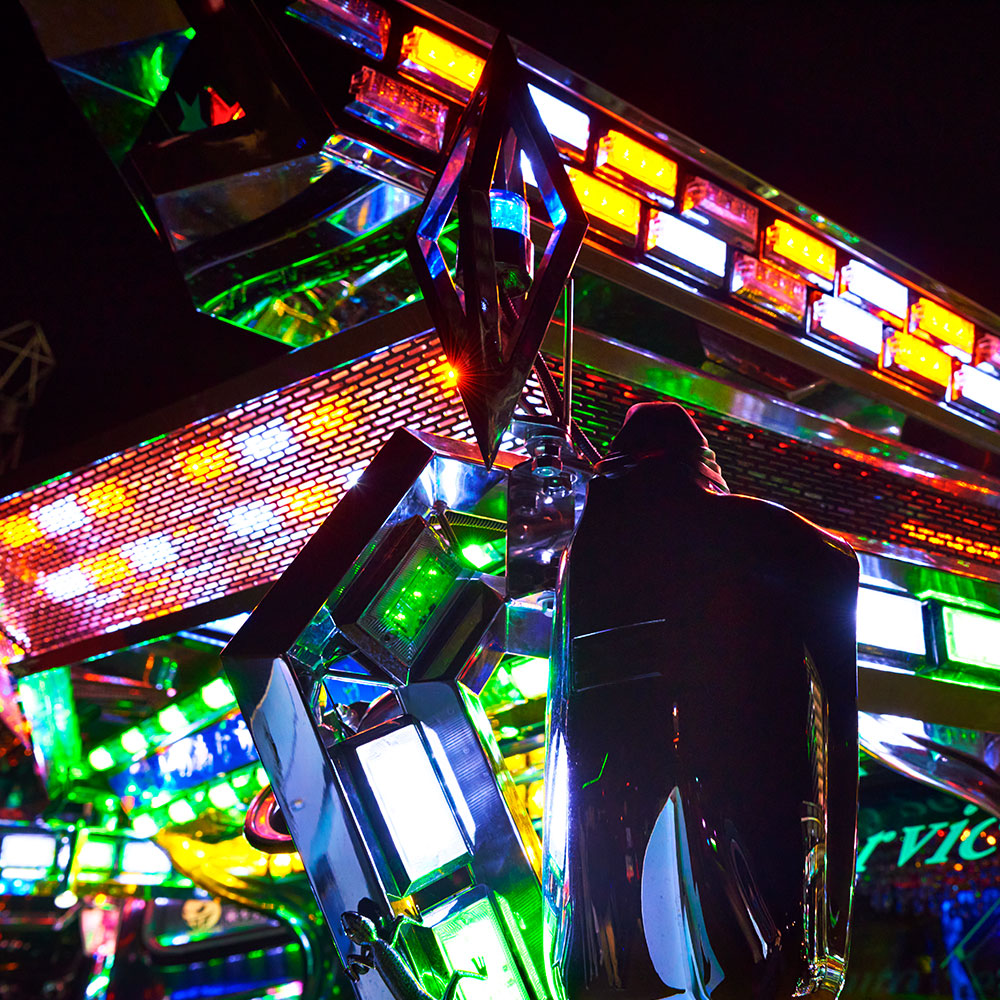 デコトラ写真集 DEKOTORA「夜の闇に浮かぶ路上の宇宙船」秦 淳司